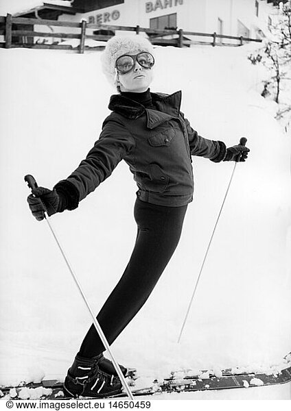 SG hist.  Freizeit / Hobby / Sport  Wintersport  Ski  Frau auf Skier  1969