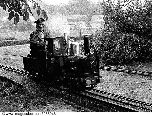 SG hist.  Freizeit  Hobbys  selbstgebaute Miniaturlokomotive 'Nestor'  Dampfbahnclub Deutschland  1982