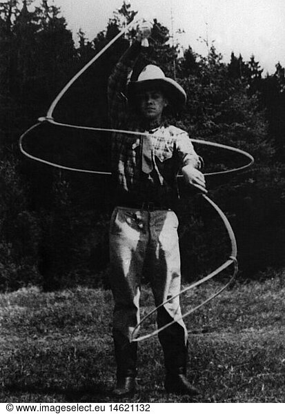 SG hist.  Freizeit  Westernverein  Cowboy 'Peckos Kid' bei VorfÃ¼hrung mit dem Lasso in Westernshow  1930er Jahre