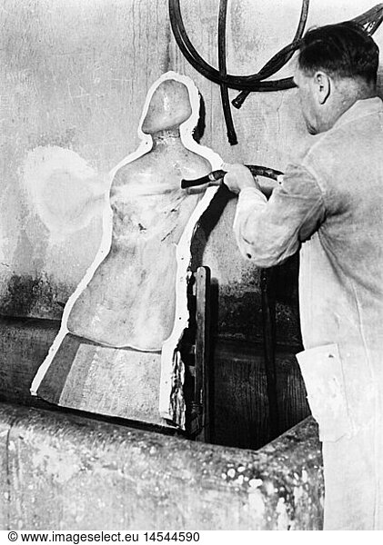 SG hist.  Handwerk  Kunsthandwerk  Bildhauer  Vorbereiten einer GuÃŸform  1930er Jahre
