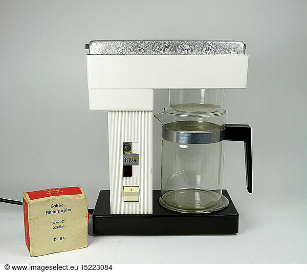 SG hist.  Haushalt  HaushaltsgerÃ¤te  Kaffeemaschine K 104  Hersteller: VEB Elektromechanik Berlin-Kaulsdorf  Design: vermutl. Klaus Musinowski  ca. 1965