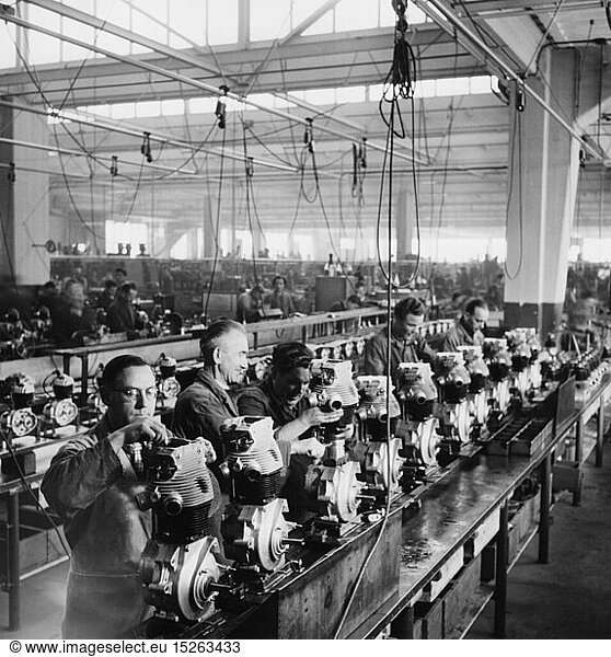 SG hist.  Industrie  Autoindustrie  Fertigungshalle  1950er Jahre