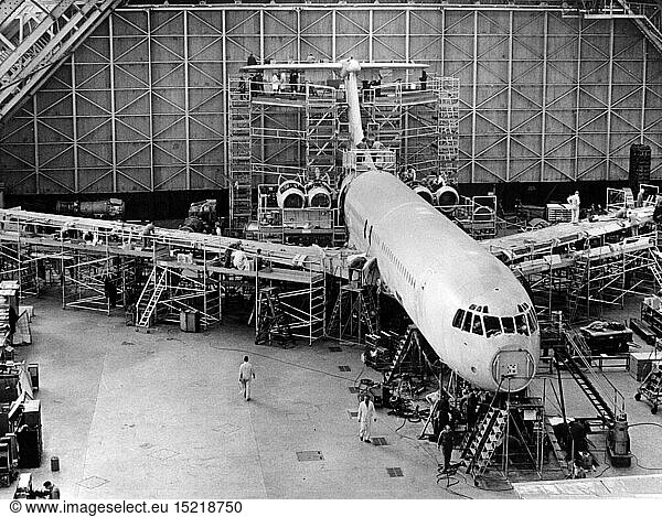 SG hist.  Industrie  Luftfahrtindustrie  Vickers-Armstrongs Limited  Endmontage einer Vickers VC10  Fabrik in Weybridge  Surrey  England  9.2.1962