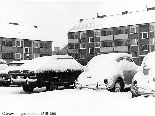SG hist.  Jahreszeiten  Winter  eingeschneite Autos  Nordrhein-Westfalen  1970er Jahre