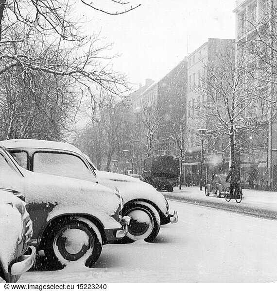 SG hist.  Jahreszeiten  Winter  StraÃŸenszene mit eingeschneiten Autos  1960er Jahre