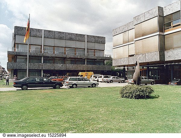 SG hist.  Justiz  Gericht  Bundesverfassungsgericht  GerichtsgebÃ¤ude  Aussenansicht  Karlsruhe  1992