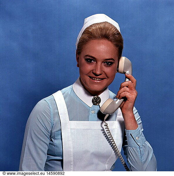 SG hist.  Medizin  Krankenschwester  Halbfigur  Studioaufnahme  1960er Jahre SG hist., Medizin, Krankenschwester, Halbfigur, Studioaufnahme, 1960er Jahre