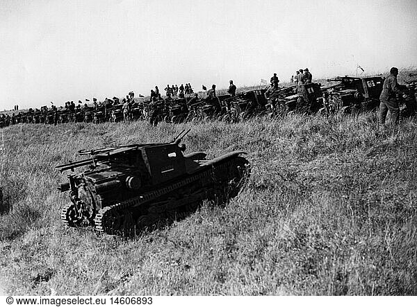 SG hist.  MilitÃ¤r  Italien  Armee  Tankrennen in Italien  1936  Tanketten vom Typ Carro Veloce CV-35 (L3/35) vor dem Start