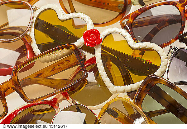 SG hist.  Mode  Accessoires  Sonnenbrillen  Deutschland  aus den 1950er  1960er  1970er  1980er  1990er