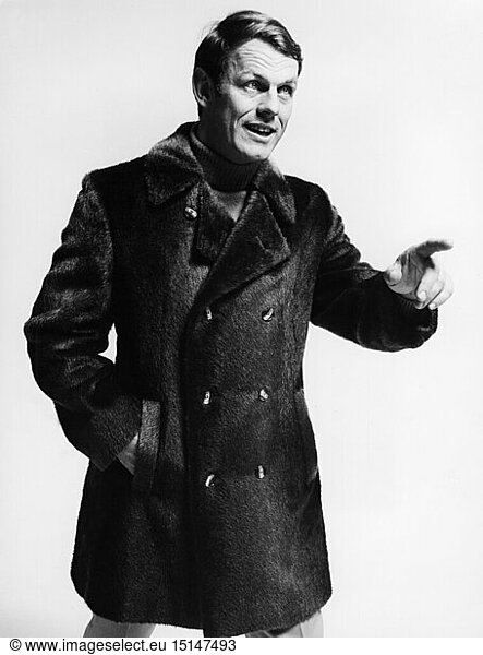 SG hist.  Mode  1960er  Herrenmode  Mann in Mantel aus Dynel-Mohair von 'Ludwig Maul'  1960er Jahre