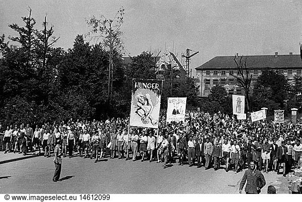 SG hist.  Nachkriegszeit  Deutschland  Not und Elend  Demonstration gegen schlechte Versorgung mit Lebensmitteln  'Hungermarsch' MÃ¼nchner Studenten  Sommer 1947