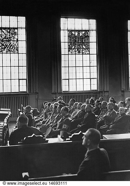 SG hist.  Nationalsozialismus  Justiz  Zuschauerraum des Volksgerichthof in Berlin  Sitzung  1943