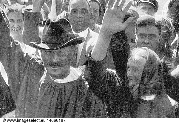 SG hist.  Nationalsozialismus  Menschen  Bauernpaar begrÃ¼ÃŸt Adolf Hitler  um 1935