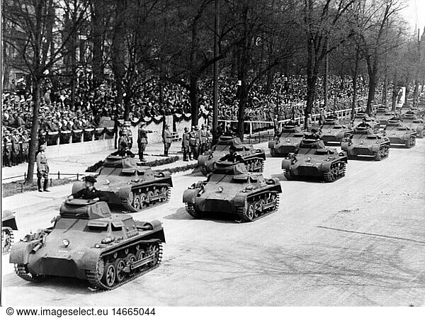 SG hist.  Nationalsozialismus  MilitÃ¤r  Heer  Parade zum 49. Geburtstag von Adolf Hitler  Berlin  20.4.1938