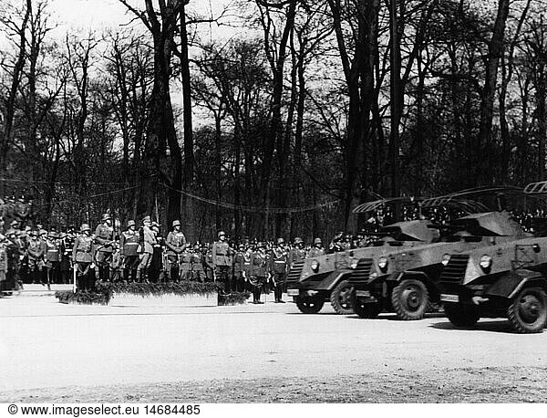 SG hist.  Nationalsozialismus  MilitÃ¤r  Paraden  Parade zum 47. Geburtstag von Adolf Hitler  Berlin  20.4.1936  SpÃ¤hpanzer SdKfz 222