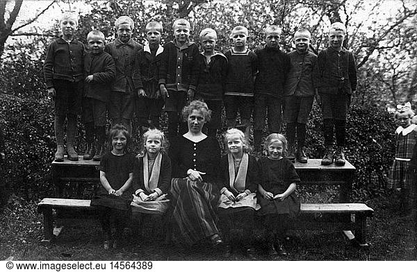 SG hist.  PÃ¤dagogik  Klassenfotos  Schulklasse  SchÃ¶nberg  1920er Jahre
