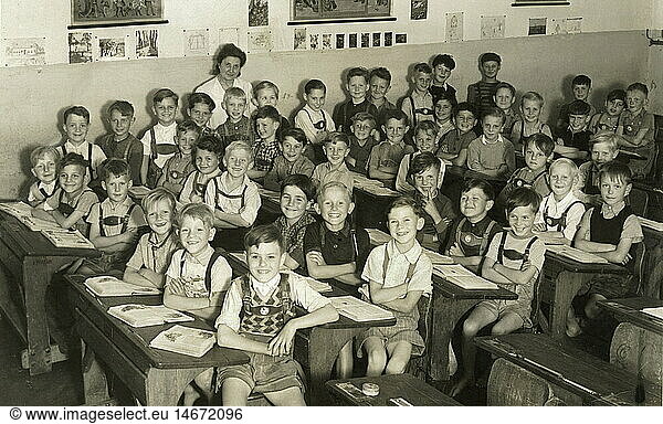 SG hist.  PÃ¤dagogik  Schule  Ã¼berfÃ¼llte Schulklasse  Jungenklasse  Deutschland  um 1952