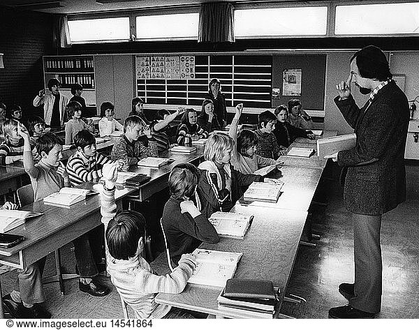SG hist.  PÃ¤dagogik  Schule  Unterricht  SchÃ¼ler in einer Integrierten Gesamtschule  Deutschland  1970er Jahre