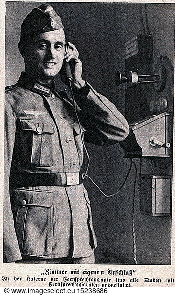 SG hist.  Post  Telefon  Ã¶ffentlicher Fernsprecher in der Kaserne einer Fernmeldeeinheit  Soldat beim Telefonieren  Deutschland  1939