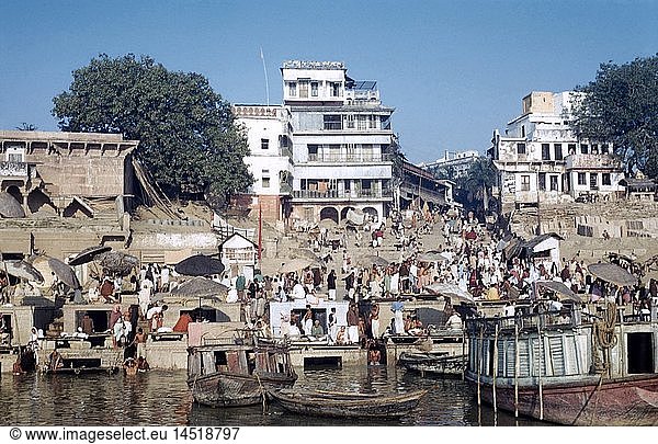 SG hist.  Religion  Hinduismus  Ghat  zum FluÃŸ fÃ¼hrende Treppe fÃ¼r die traditionellen Waschungen  Bengalen  um 1940