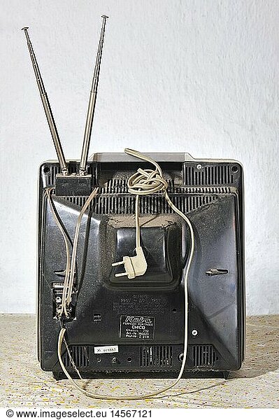 SG hist.  Rundfunk  Fernsehen  Fernseher  Kuba Chico  kleiner tragbarer Fernseher mit 30 cm Bildschirmdiagonale  RÃ¼ckseite  Deutschland  1971