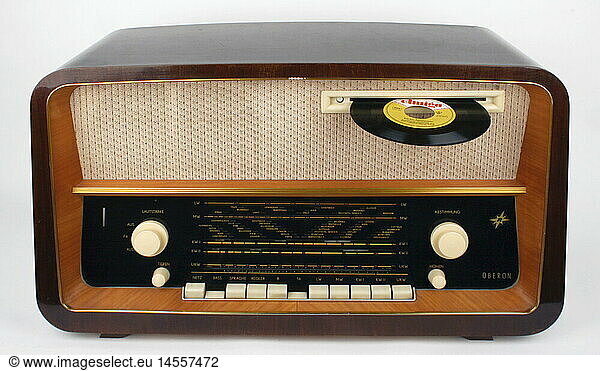 SG hist.  Rundfunk  Radio  RadiogerÃ¤te  Standardmittelsuper Oberon mit Single-Plattenspieler  Hersteller: VEB Stern-Radio Rochlitz  DDR  1961