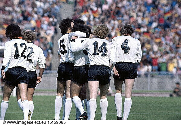SG hist.  Sport  FuÃŸball  Weltmeisterschaft  WM 1974  WM Endrunde  Gruppenspiel  Deutschland gegen Chile (1:0)  Berlin West  Deutschland  14.6.1974