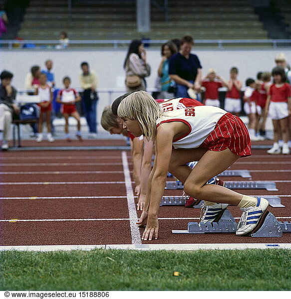 SG hist.  Sport  Laufen  Leichtathletik  Kinder am Start zum Sprint  um 1990