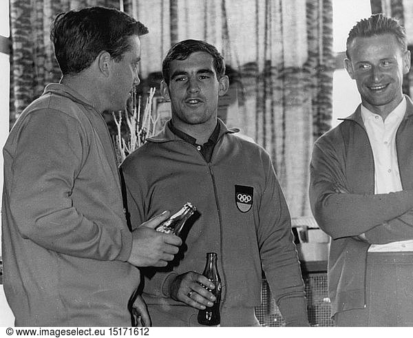SG hist.  Sport  Olympische Spiele  1964 Tokio  deutsche Athleten Holger Zander  JÃ¼rgen Eschert  Siegfried Rossberg im GesprÃ¤ch  nach Kanutraining  Tokio  1964