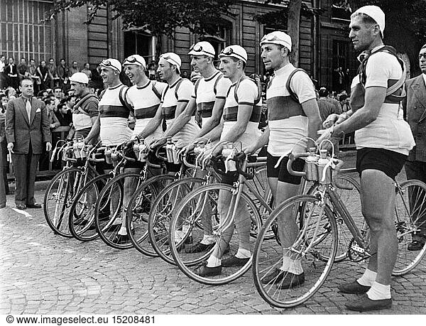 SG hist.  Sport  Radsport  Tour de France  das niederlÃ¤ndische Team am Start  Gruppenbild  1950er Jahre