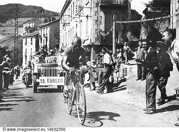 SG hist.  Sport  Radsport  Tour de France 1950  20. Etappe  St. Etienne - Lyon  3.8.1950  Etappensieger Ferdi KÃ¼bler (Schweiz) fÃ¤hrt durch einen Ort SG hist., Sport, Radsport, Tour de France 1950, 20. Etappe, St. Etienne - Lyon, 3.8.1950, Etappensieger Ferdi KÃ¼bler (Schweiz) fÃ¤hrt durch einen Ort