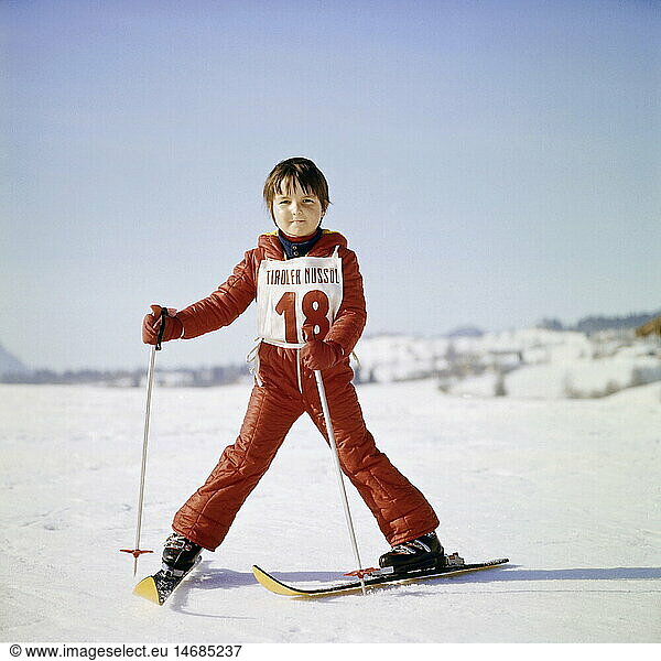 SG hist.  Sport  Skifahren  Kind auf Skiern  Reit im Winkel  1975