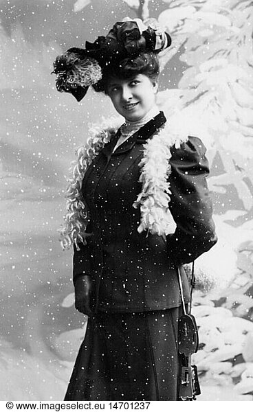 SG hist.  Sport  Wintersport  Eislaufen  Frau mit Schlittschuhen  um 1910  Fotopostkarte