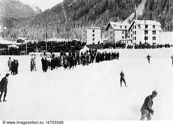 SG hist.  Sport  Wintersport  Schlittschuhlaufen Menschen beim Schlittschuhlaufen in Davos  Schweiz  1913
