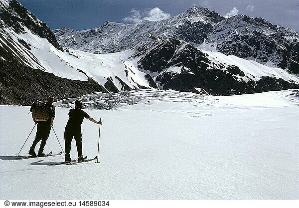 SG hist  Sport  Wintersport  Ski  Skitour  Gepatschferner  Ã–tztaler Alpen  Tirol  Ã–sterreich  1962