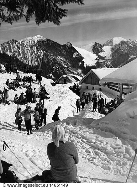 SG hist.  Sport  Wintersport  Skifahren  Alpin  SkilÃ¤ufer auf der oberen Firstalm  Schliersee  1957
