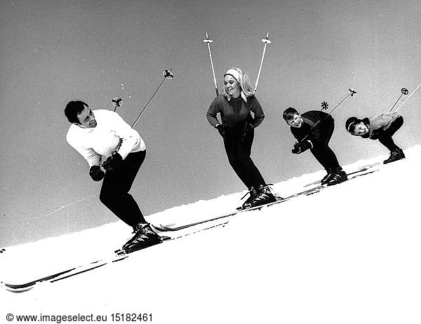 SG hist.  Sport  Wintersport  Skifahren  Familie bei skifahren  1970er Jahre