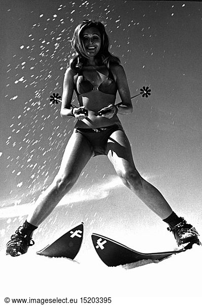 SG hist.  Sport  Wintersport  Skifahren  junge Frau im Bikini  1960er Jahre