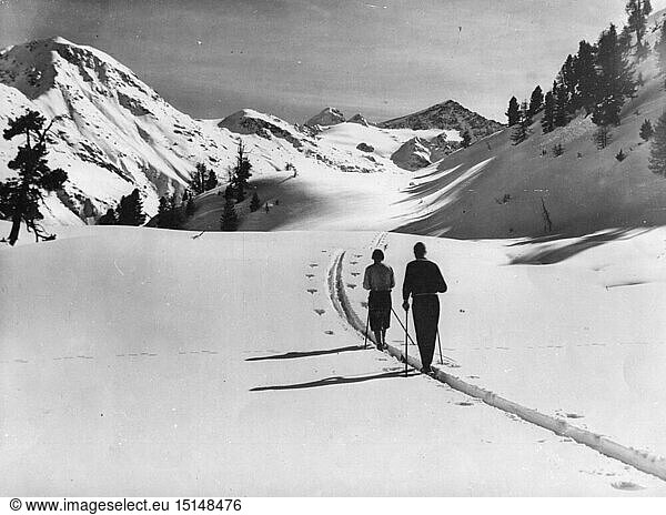 SG hist.  Sport  Wintersport  Skitour am Piz Rosatsch bei Sankt Moritz  Schweiz  1920er Jahre
