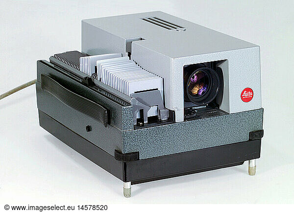 SG hist.  Technik  Diaprojektor  Leitz Pradovit 250 color  um 1981 SG hist., Technik, Diaprojektor, Leitz Pradovit 250 color, um 1981,