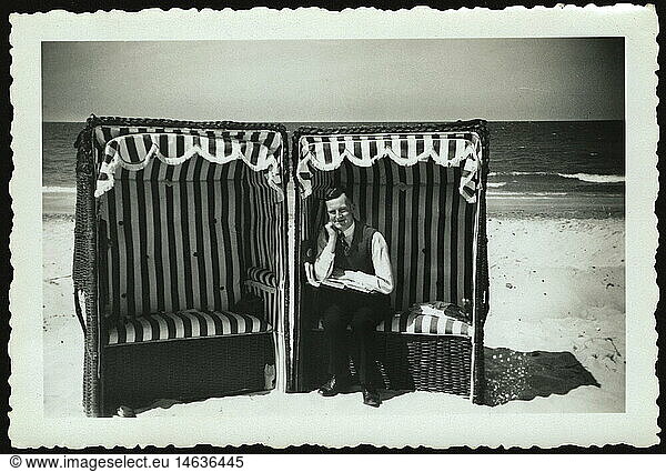 SG hist.  Tourismus  Urlauber  Badegast im Strandkorb  Ostsee  Misdroy  Polen  Juni 1935