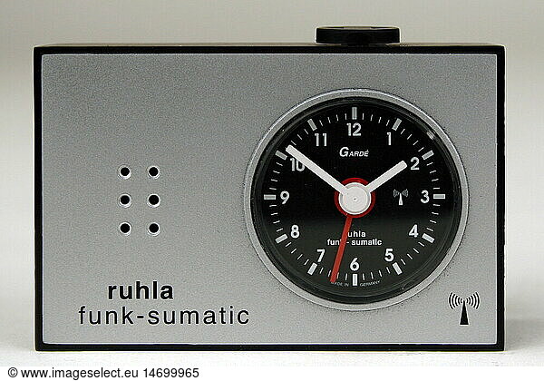 SG hist.  Uhren  Miniatur-Funkwecker ruhla funk-sumatic  (Weiterentwicklung des Sumatic-Reiseweckers von 1968)  Hersteller: GardÃ¼ Uhren und Feinmechanik Ruhla GmbH  2004 SG hist., Uhren, Miniatur-Funkwecker ruhla funk-sumatic, (Weiterentwicklung des Sumatic-Reiseweckers von 1968), Hersteller: GardÃ¼ Uhren und Feinmechanik Ruhla GmbH, 2004,