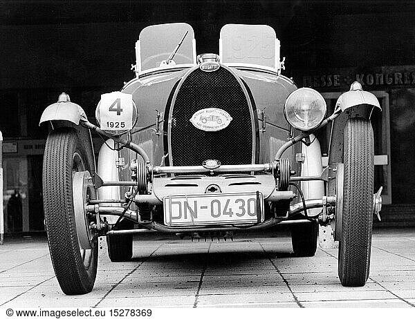 SG hist.  Verkehr  Auto  Typen  Bugatti Typ 35  Baujahr 1925  Ansicht von vorne  Internationales Bugatti Treffen  Bad Oeynhausen  Nordrhein-Westfalen  1971