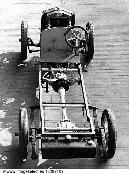SG hist.  Verkehr  Auto  Typen  De Dion-Bouton DM  Baujahr 1911  Fahrgestell  Ansicht von oben  Automobilmuseum Turin  Italien  1960er Jahre