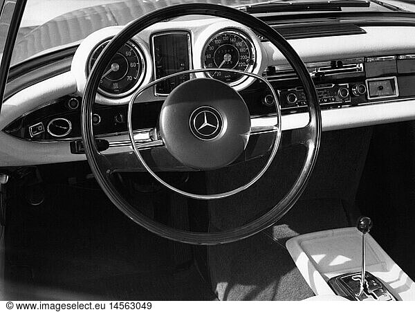 SG hist  Verkehr  Autos  Mercedes-Benz 280 SE  Detail  Lenkrad  1969