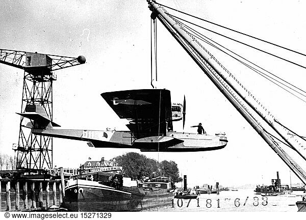 SG hist.  Verkehr  Luftfahrt  MilitÃ¤rflugzeuge  Flugboot Dornier Do J 'MilitÃ¤r-Wal'  wird zur Lieferung in die Niederlande vorbereitet  zur Verwendung bei den KÃ¶niglich NiederlÃ¤ndischen StreitkrÃ¤ften in NiederlÃ¤ndisch-Indien  1927