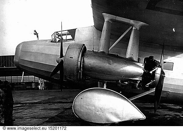 SG hist.  Verkehr  Luftfahrt  Passagierflugzeuge  Dornier Do K3  linkes Triebwerk  zwei Walter-Castor Sternmotoren  Prototyp  um 1931