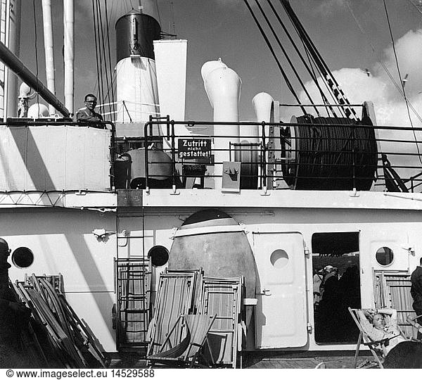 SG hist.  Verkehr  Schiffahrt  Kreuzfahrtschiffe  an Deck des Kreuzfahrtschiffes 'Monte Rosa'  Juni 1937