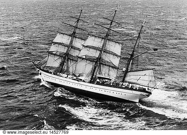 SG hist.  Verkehr  Schifffahrt  Segelschiffe  Segelschulschiff 'Gorch Fock'  Wilhelmshaven  1950er Jahre