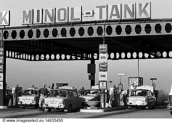 SG hist.  Verkehr  StraÃŸe  Minol Tankstelle  Transitautobahn  durch die DDR  Autobahn NÃ¼rnberg-Hof-Leipzig-Berlin  nahe Schleiz  DDR  26.12.1989